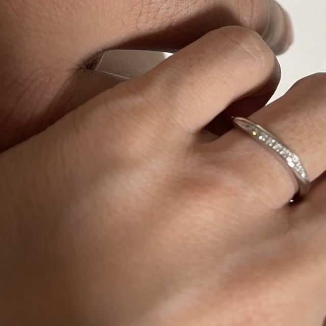 【エクセルコダイヤモンド(EXELCO DIAMOND)の口コミ】 ウェーブがかかっているデザインで、指が長く、細く見えました。またダイ…