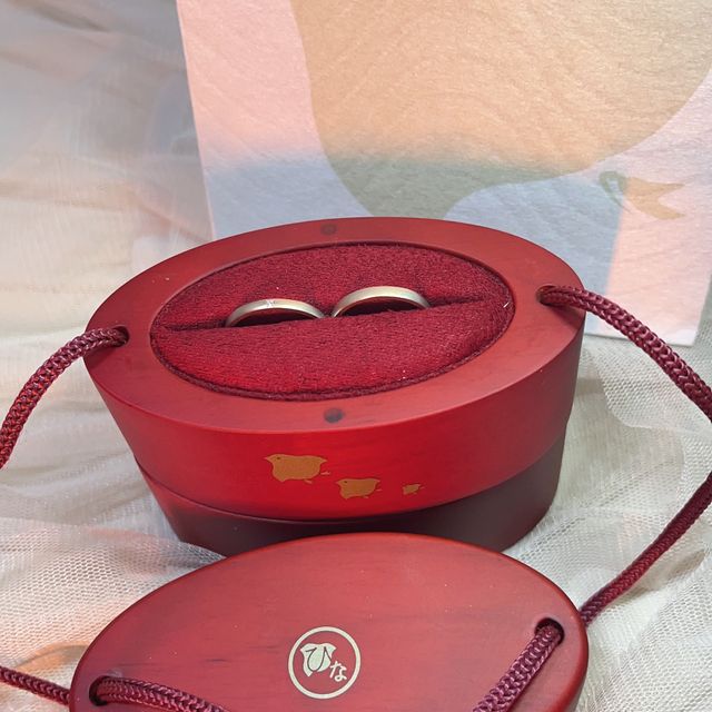 【ひなの口コミ】 指輪のデザインが上がピンクでとても可愛くつけると気持ちいい素材なので…