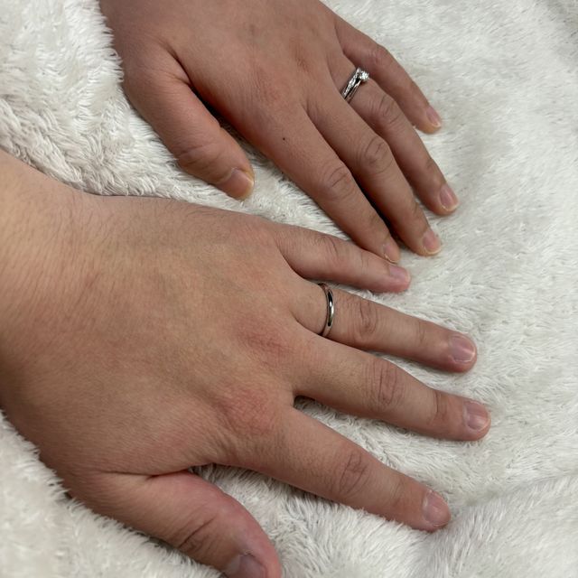 【ラザール ダイヤモンド(LAZARE DIAMOND)の口コミ】 指輪の着け心地が良くストレス無く、普段使いができます。
また、指輪の強…