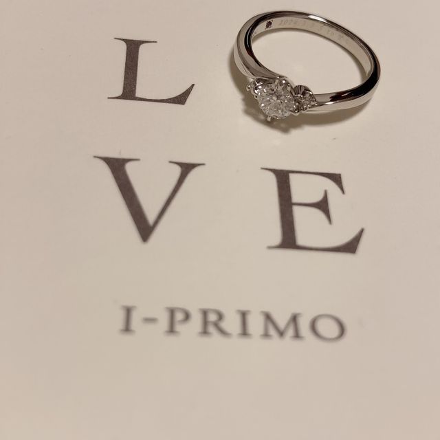 【アイプリモ(I-PRIMO)の口コミ】 デザイン、カラット、カット、色
刻印すべて彼が悩んで選んできてくれまし…
