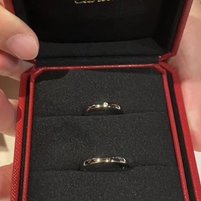 【カルティエ(Cartier)の口コミ】 シンプルながらも、指輪そのものの厚みがあるものを選んだのでどんな服装…
