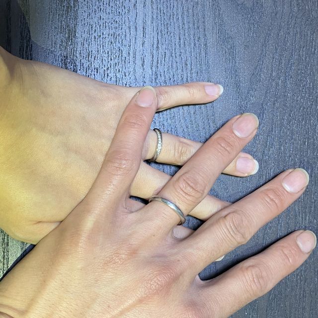 【4℃ BRIDAL(ヨンドシーブライダル)の口コミ】 最初見た時はダイヤがイヤらしく見えるかもと思ってたのですが、いざ着け…