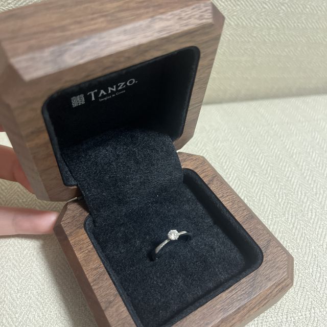 【TANZO.(鍛造指輪)の口コミ】 プロポーズをしてもらったとき、ダイヤモンドだけもらい後日店舗の方でリ…
