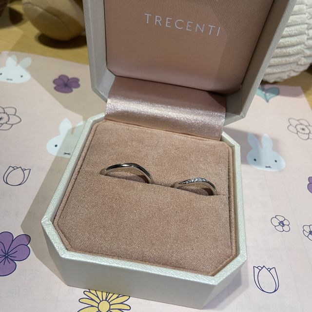 【TRECENTI(トレセンテ)の口コミ】 指を綺麗に見せてくれるデザインで、ダイヤモンドも全体的に埋め込まれて…