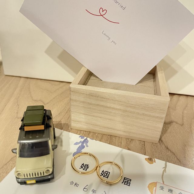 【YUKA HOJO(ユカホウジョウ)の口コミ】 2人ともイエローゴールドにしました。
シンプルでおしゃれで満足です。
日…