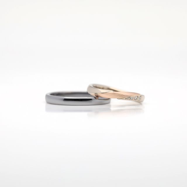 【atelier CraM(アトリエ クラム)の口コミ】 旦那のはシンプルデザインでタンタルに。
自分のは2色にしてダイヤを入れ…