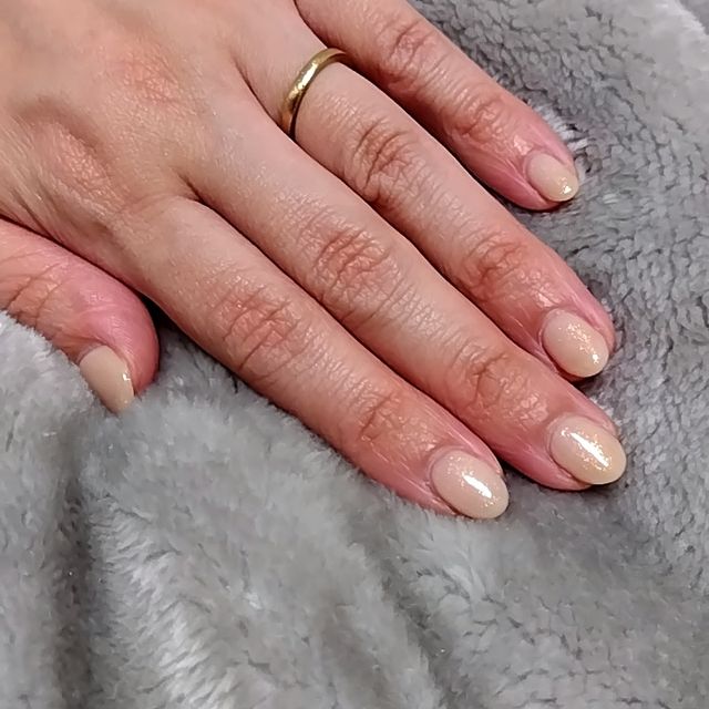 【ith(イズ)の口コミ】 上品なラインを彫刻し、マットな質感を表現しました。普段ふたりがつける…