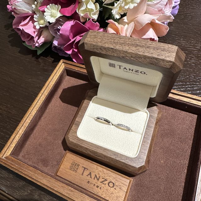 【TANZO.(鍛造指輪)の口コミ】 スターダストを片側に入れることで、個性を出して、上下入れ替えてつけた…