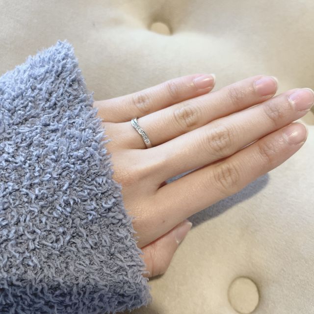 【BONDS(ボンズ)の口コミ】 ウェーブデザインの為、指が長く綺麗に見えます。
細すぎず太すぎないので…