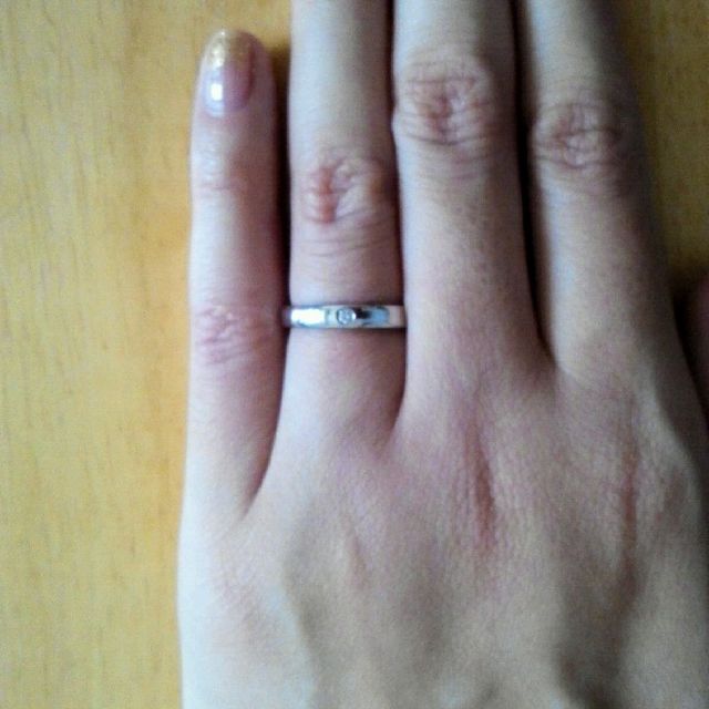 【4℃ BRIDAL(ヨンドシーブライダル)の口コミ】 シンプルでずっとつけられるデザインのものにしたかったので、ダイヤが１…