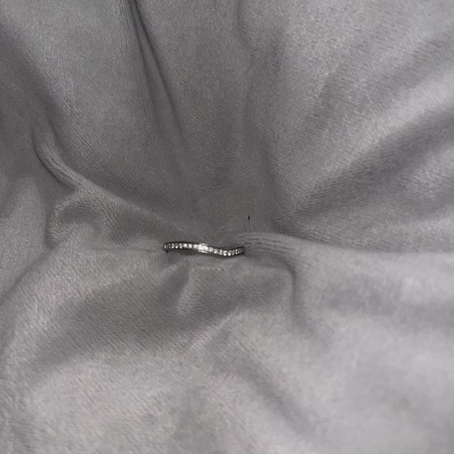 【カルティエ(Cartier)の口コミ】 ゴテゴテしていなくシンプルですが、ダイヤが沢山ついていて、なによりプ…