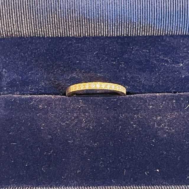 【銀座ダイヤモンドシライシの口コミ】 普段使いしやすく、婚約指輪と重ね付けもしやすい、シンプルなデザインで…