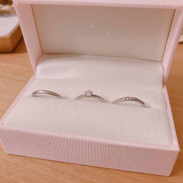 【1122 iifuufu bridal(いい夫婦ブライダル)の口コミ】 婚約指輪、結婚指輪を重ね付け出来る点。
普段はシンプルな結婚指輪のみ、…