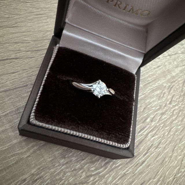 【アイプリモ(I-PRIMO)の口コミ】 ダイヤモンドが真横からもしっかりとみえるので
光の取り込みがよく他のデ…