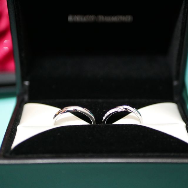 【エクセルコダイヤモンド(EXELCO DIAMOND)の口コミ】 唯一無二のデザインでとても気に入りました。女性用はメレダイアでキラキ…