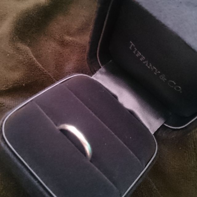 【ティファニー(Tiffany & Co.)の口コミ】 ダイヤモンド等がついていないシンプルな結婚指輪が欲しく、まずは定番のT…