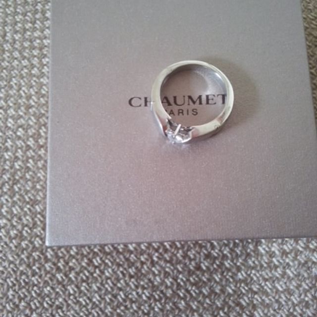 【ショーメ(CHAUMET)の口コミ】 ダイヤモンド、リングともに大きめで、存在感のあるデザインに惹かれまし…