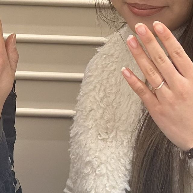 【ラザール ダイヤモンド(LAZARE DIAMOND)の口コミ】 ダイヤモンドがななめに入っており、洗練されたデザイン。
これからの結婚…