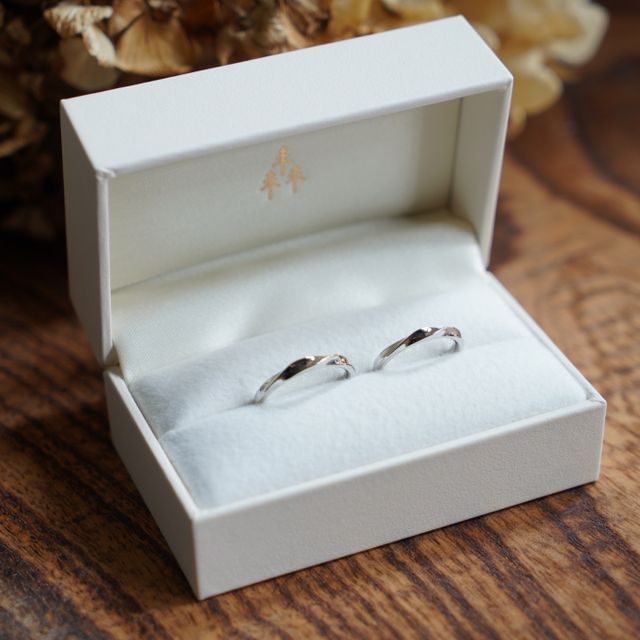 【THREE TREES(スリーツリーズ)の口コミ】 デザインや、入れたい文字などを自分で選ぶことができるところ。価格も既…