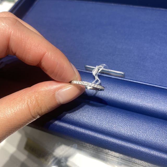 【銀座ダイヤモンドシライシの口コミ】 ダイヤが埋め込みタイプのため、日常的に着けてもダイヤが取れてしまう心…