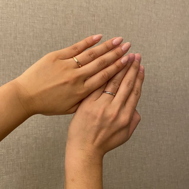 【カルティエ(Cartier)の口コミ】 シンプルでありつつも、女性の指輪にはワンポイントでダイヤが埋め込まれ…