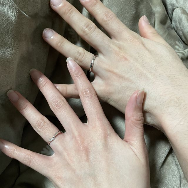 【TOWA(永遠)の口コミ】 v字に一目惚れしました。指が女性は細く見え、綺麗に見えます。男性の場合…