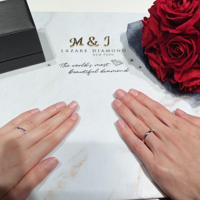 【ラザール ダイヤモンド(LAZARE DIAMOND)の口コミ】 ダイヤモンドがとにかく綺麗。横から見るとキラキラしているので、机の上…