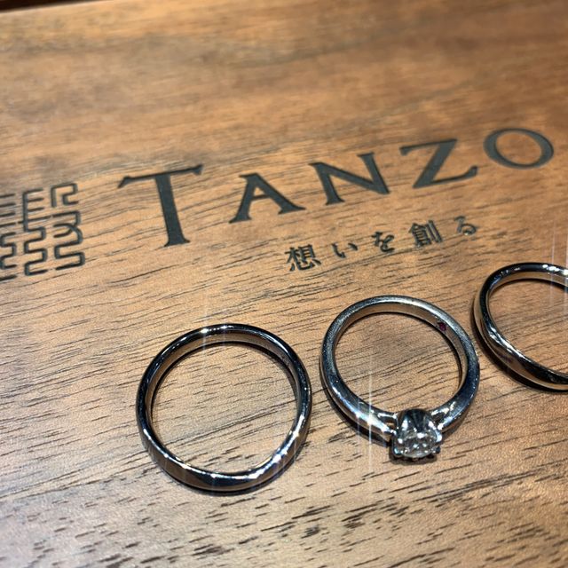 【TANZO.(鍛造指輪)の口コミ】 フルオーダーの為、デザインは自由に選べます。
入籍指輪で先にサイズ感や…