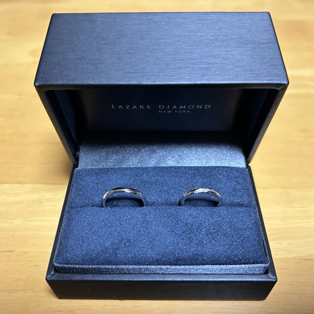 【ラザール ダイヤモンド(LAZARE DIAMOND)の口コミ】 この「レンブラント」は、ストレートの形状ですが、斜めのラインが入って…