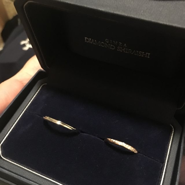 【銀座ダイヤモンドシライシの口コミ】 何箇所か店舗を回りましたが、ストーンの配置が他の店舗にはないデザイン…