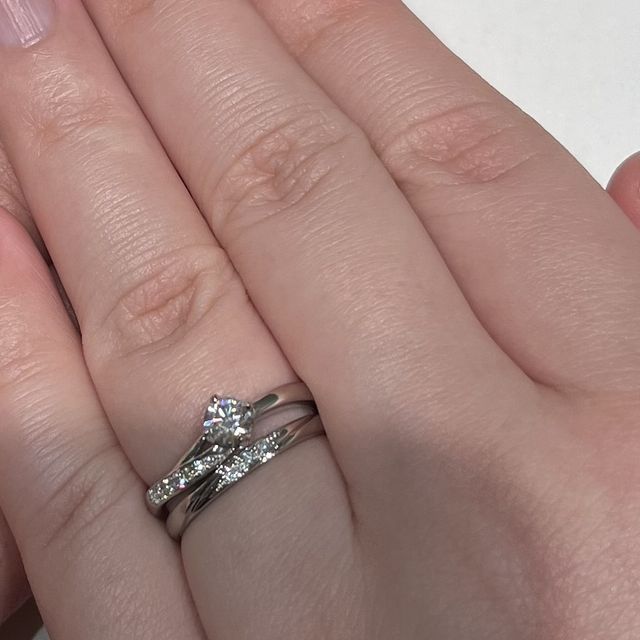 【アイプリモ(I-PRIMO)の口コミ】 お店で自分の手に合うデザインを診断していただき、結婚指輪はまっすぐな…