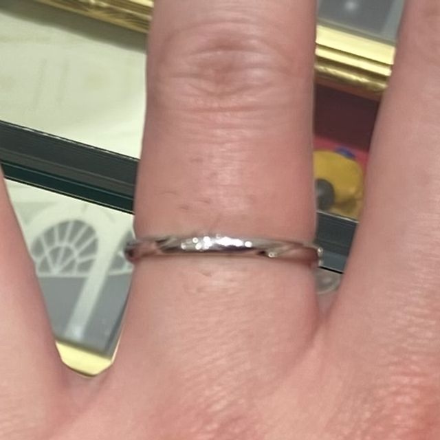 【ROYAL ASSCHER(ロイヤル・アッシャー)の口コミ】 歴史のある品質の良い指輪というイメージでした。シンプルなデザインです…