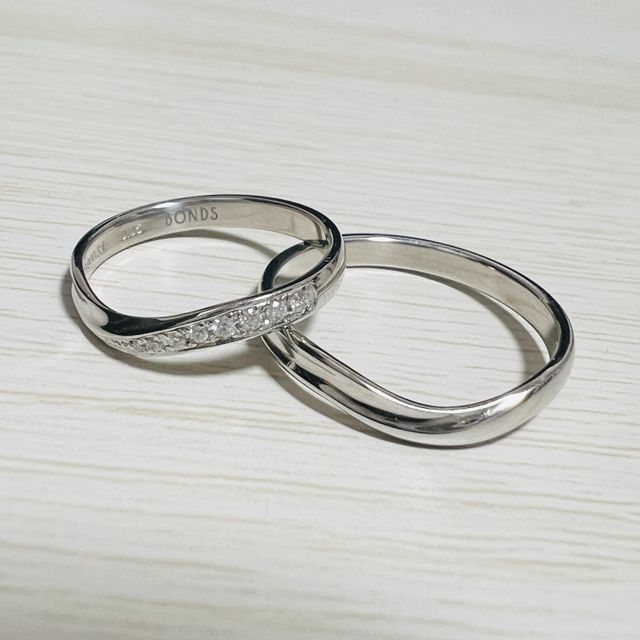 【BONDS(ボンズ)の口コミ】 シンプルだけどウェーブがかかっていてダイヤがとってもキラキラで素敵で…