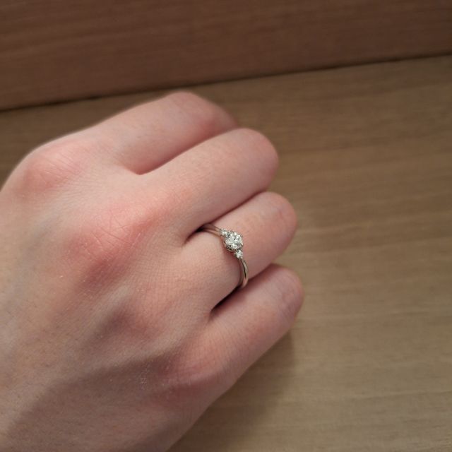 【アイプリモ(I-PRIMO)の口コミ】 中央のダイヤモンドが際立つデザインなのが決めてでした。
価格とデザイン…