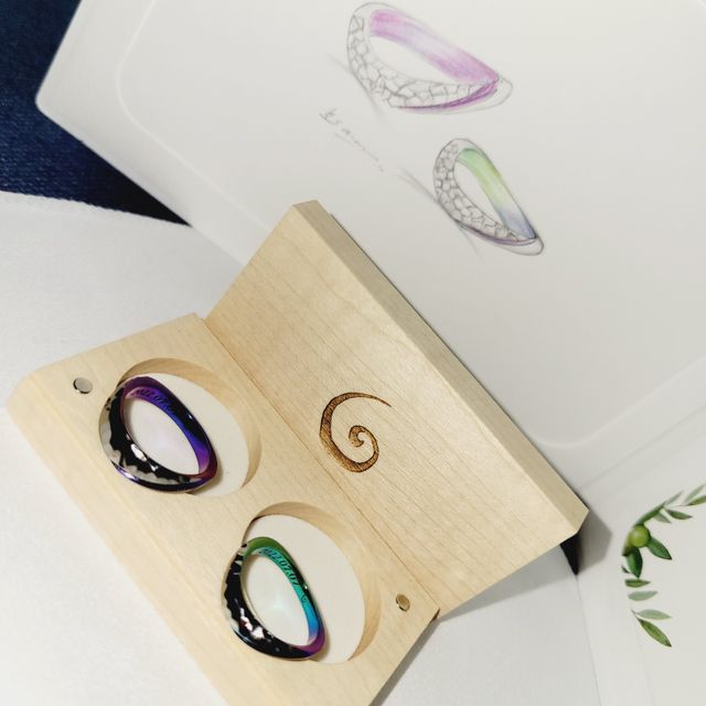 【SORA(ソラ)の口コミ】 今回の指輪は素材が色を出せる素材です。色の種類も様々でとても綺麗な色…