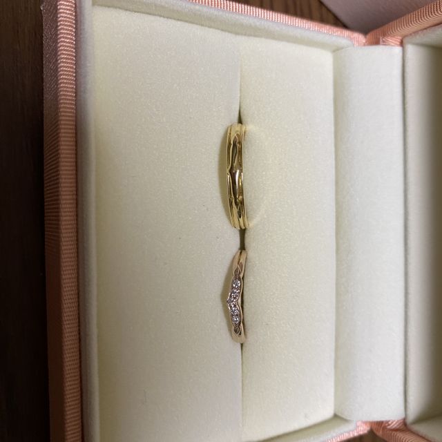 【ケイウノ ブライダル(K.UNO BRIDAL)の口コミ】 2人ともアラジンが好きなのでこちらに決めました。ダイヤが埋め込まれてい…