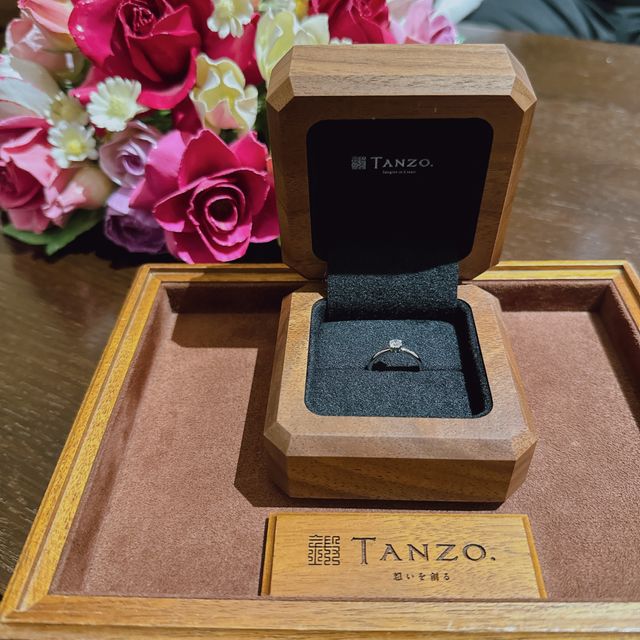 【TANZO.(鍛造指輪)の口コミ】 気に入ったダイヤを自分で選ぶことができて、実際にダイヤを顕微鏡で見る…