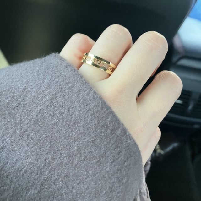 【ブルガリ(BVLGARI)の口コミ】 指輪は、BVLGARIの指輪で、オリジナル性に溢れた、かっこいい指輪です。2…
