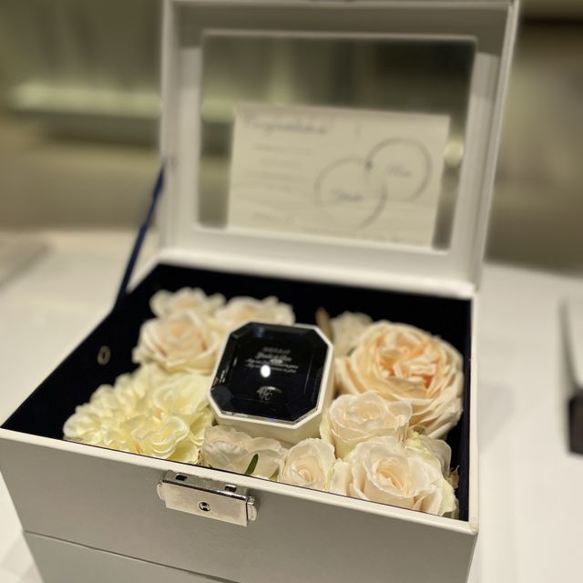 【4℃ BRIDAL(ヨンドシーブライダル)の口コミ】 ダイヤが入っているけれど尚且つ主張があまり強すぎず、ダイヤの輝きもあ…