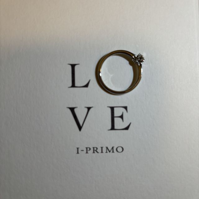 【アイプリモ(I-PRIMO)の口コミ】 ダイヤモンドがとても綺麗に見えるデザインで、結婚指輪と重ね付けもでき…