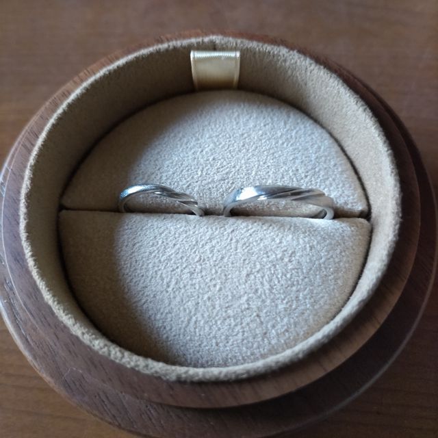 【COLANY(コラニー)の口コミ】 シンプルだけど、ただシンプルすぎず、指がキレイにみえる上品なデザイン…