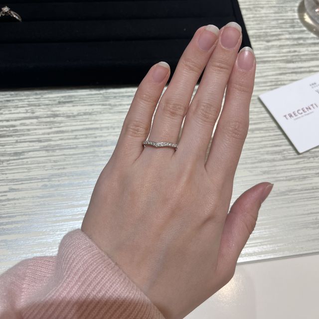 【TRECENTI(トレセンテ)の口コミ】 ハーフエタニティで婚約指輪との重ね付けが可愛い指輪を探していました。…