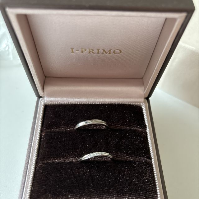 【アイプリモ(I-PRIMO)の口コミ】 ダイヤが５つ付いていて、キラキラがすごく可愛いし、夫の指輪はマット加…