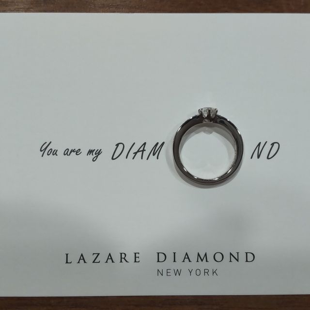 【ラザール ダイヤモンド(LAZARE DIAMOND)の口コミ】 世界三大カッターとして有名とのことで、婚約指輪には拘りたかったのでま…