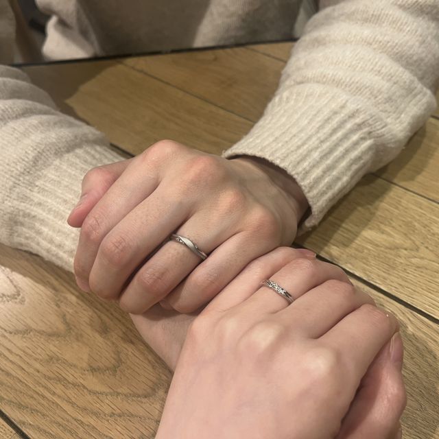 【銀座ダイヤモンドシライシの口コミ】 指輪のデザインはシンプルなものがいいと思っていました。初めて結婚指輪…