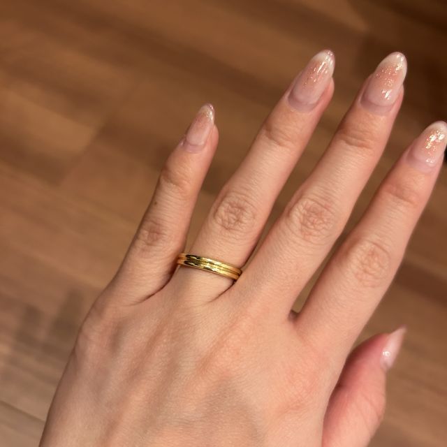 【ブシュロン(BOUCHERON)の口コミ】 シンプルだけど2連のあまりないデザイン
重ね付けのしやすやを重視した
建…