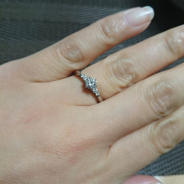 【エクセルコダイヤモンド(EXELCO DIAMOND)の口コミ】 エクセルコのダイヤの輝きが他ブランドに比べてとても美しかった。ダイヤ…