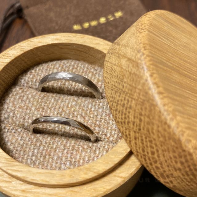 【鎌倉彫金工房の口コミ】 今回、素材は変色しにくさなどを考慮しプラチナを使用しました。デザイン…