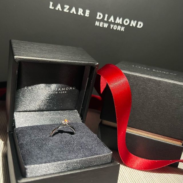 【ラザール ダイヤモンド(LAZARE DIAMOND)の口コミ】 シンプルなデザインではありながらダイヤモンドがカラッと輝くのが魅力的…