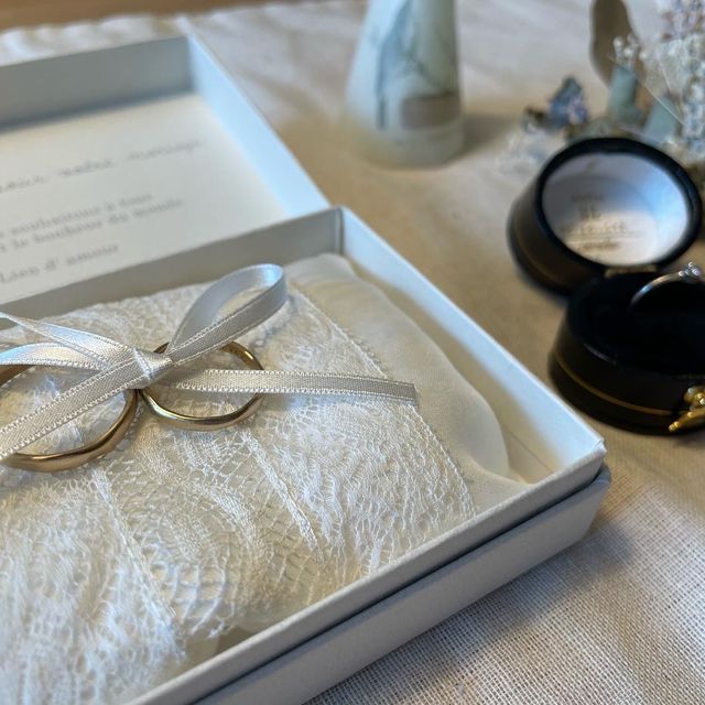 【Atelier el(アトリエエル)の口コミ】 マットなゴールドのデザインがとても気に入っています。
肌馴染みのいいゴ…